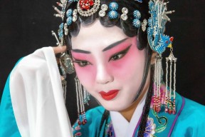 从家暴传闻到影帝荣耀：张颂文的励志逆袭之路